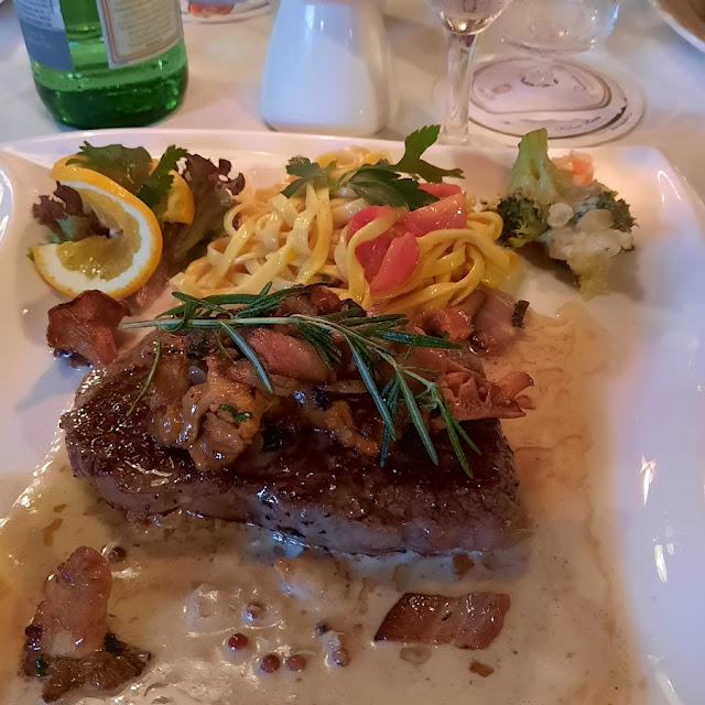 Rumpsteak Mit Pfifferlinge In Speckstein Und Fetuchini