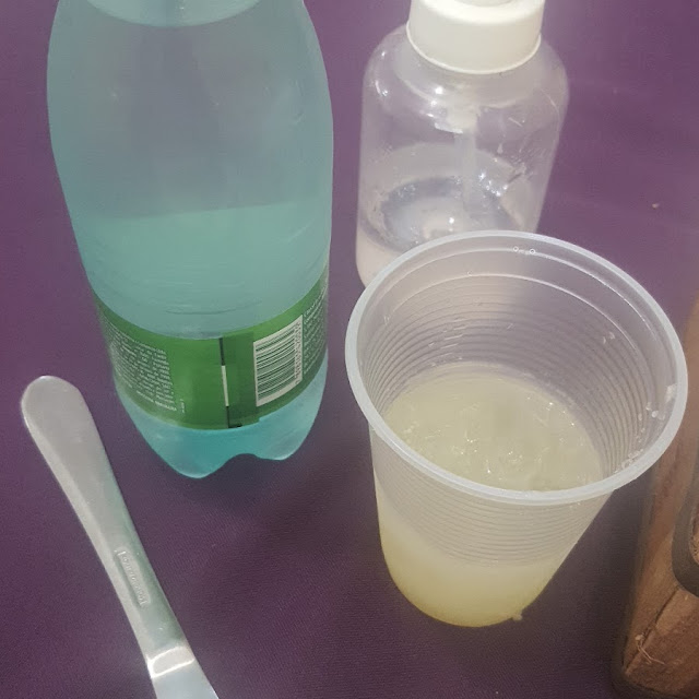 Água Com Gás Com Limão Espremido