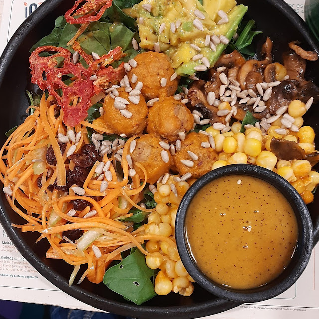 Ensalada Con Albóndigas Veganas