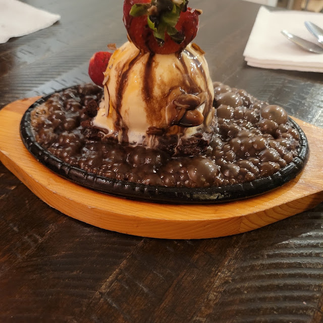 Sizzling Brownie with Chocolate Sauce