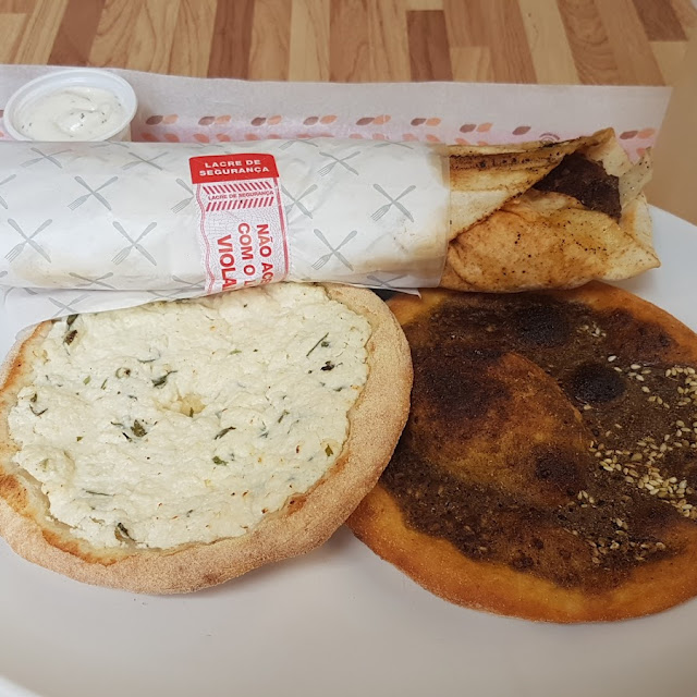 Kebab de Kafta Esfiha de Ricota E Zaatar
