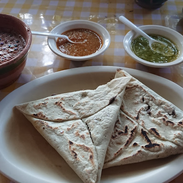 Tetelas de Frijol Con Hongos