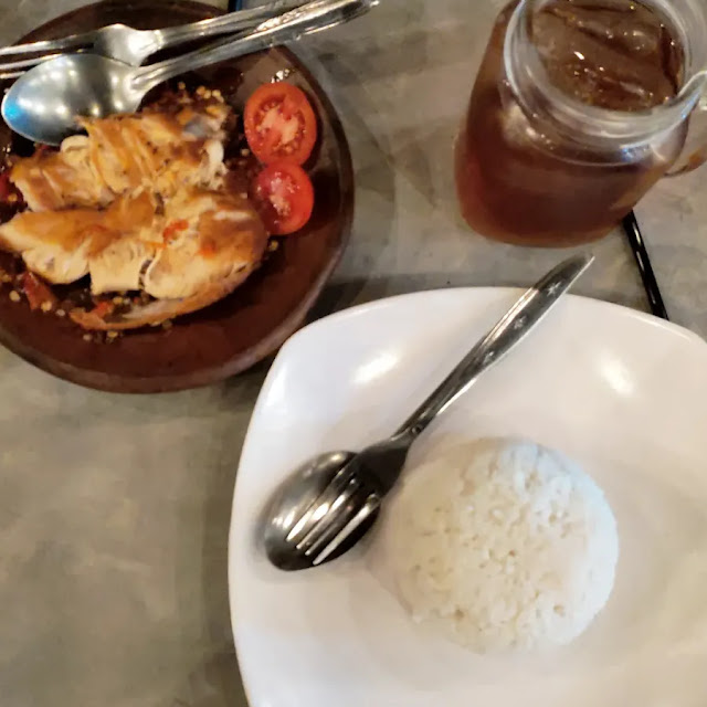 Ayam Penyet Dan Es Teh Manis