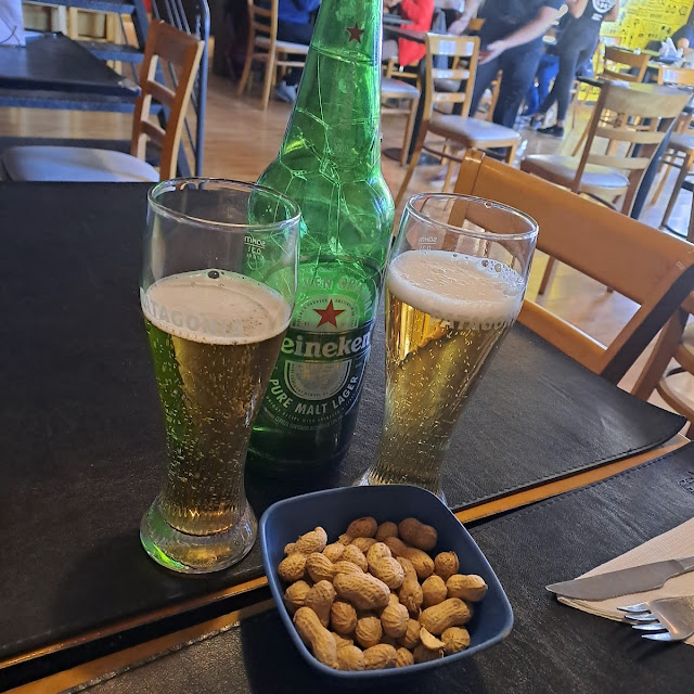 Cervezas Y Mani
