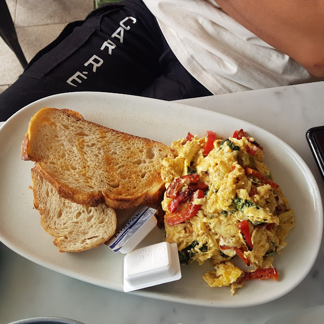 Scrambled Eggs Florentine