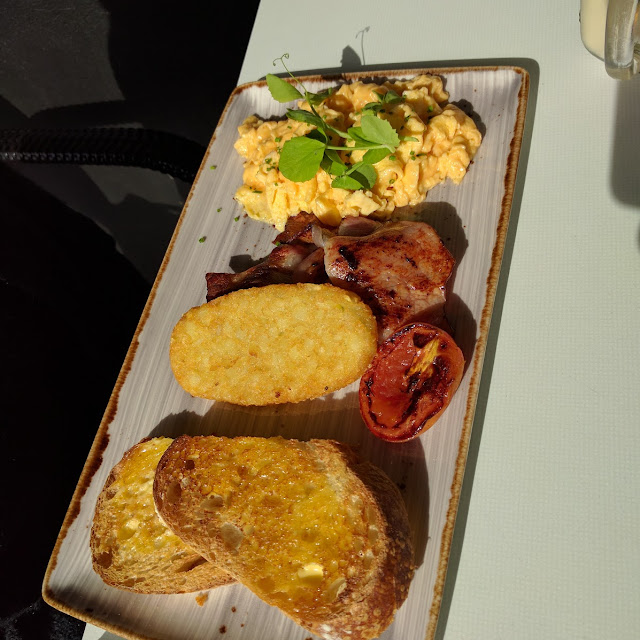 Bacon and Egg Brekkie