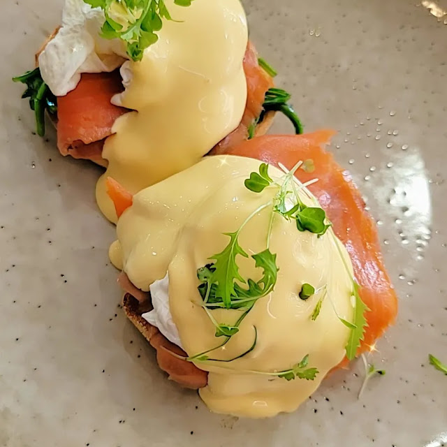 Eggs Benedict
