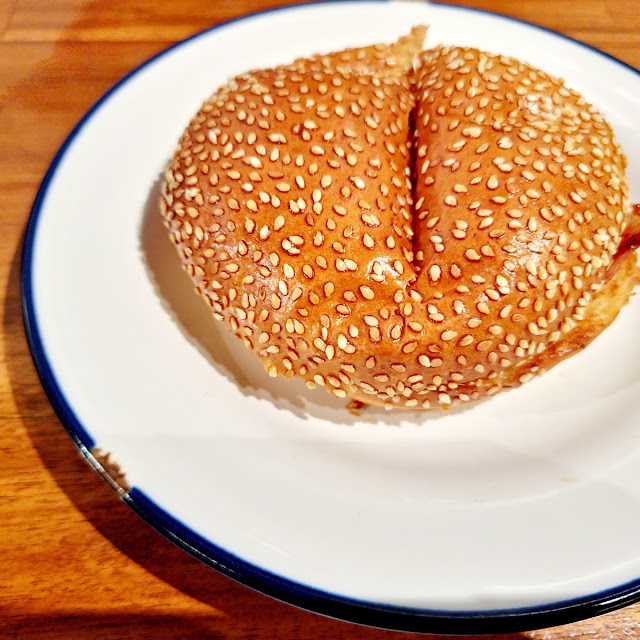 Bacon and Egg Bun