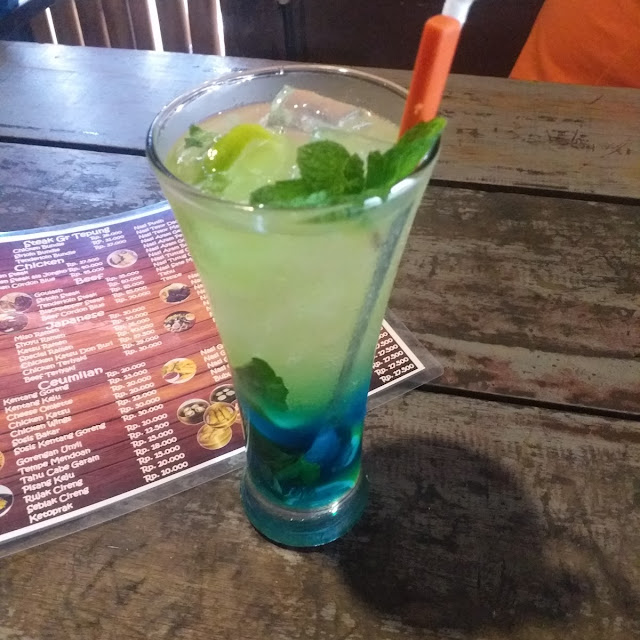 Tropical Blue Mojito