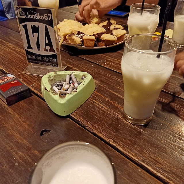 Susu Murni Dingin Dan Kue Balok