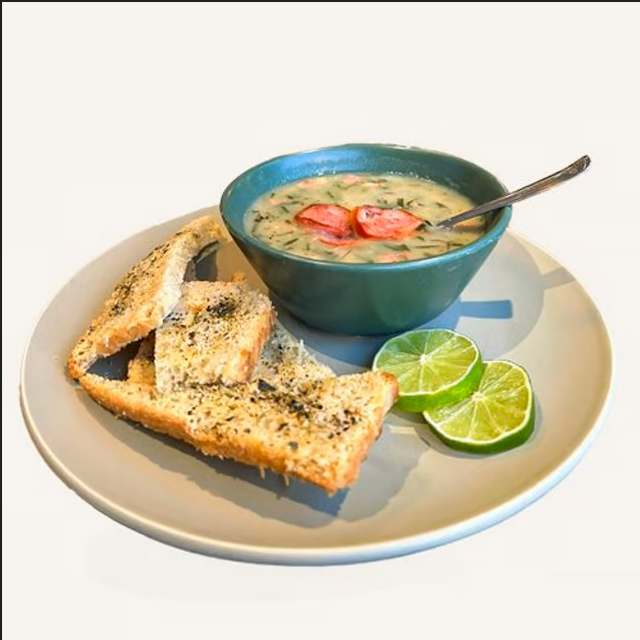 Caldo Verde G Acompanhado Com Torradas