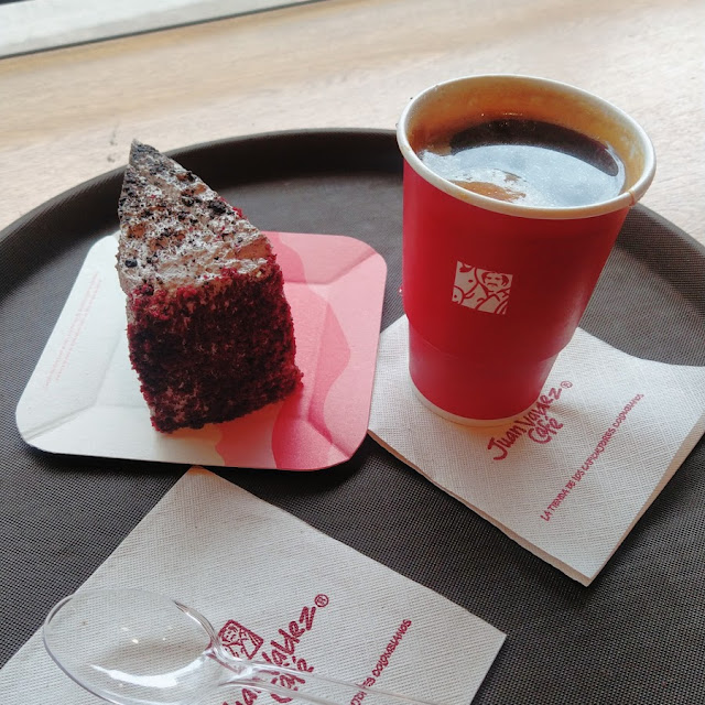 Café de Origen de Santander Con Torta Roja