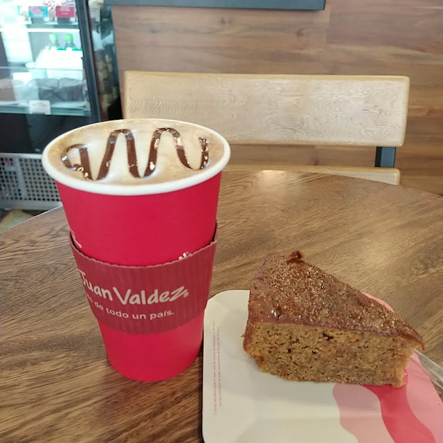 Mocaccino Y Torta de Zanahoria