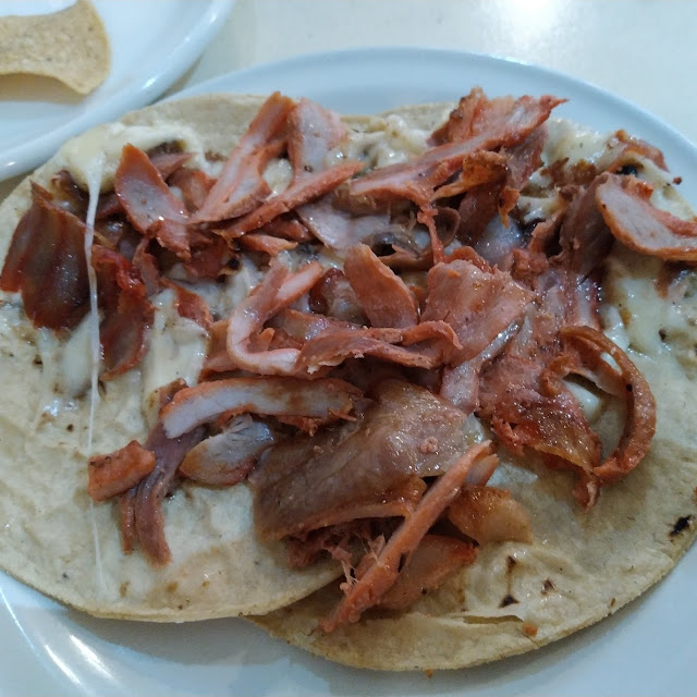 Pastor Con Queso En Tortilla de Maíz