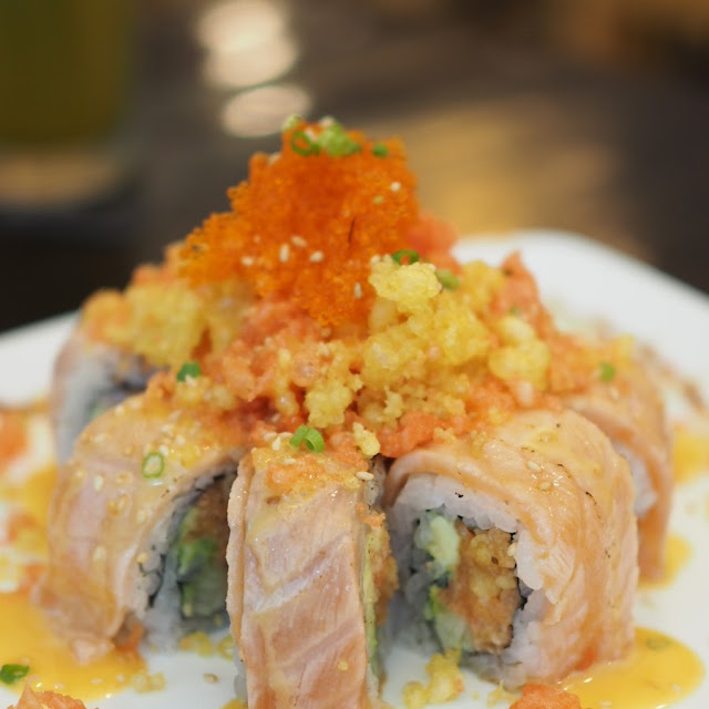 Salmon Aburi Roll
