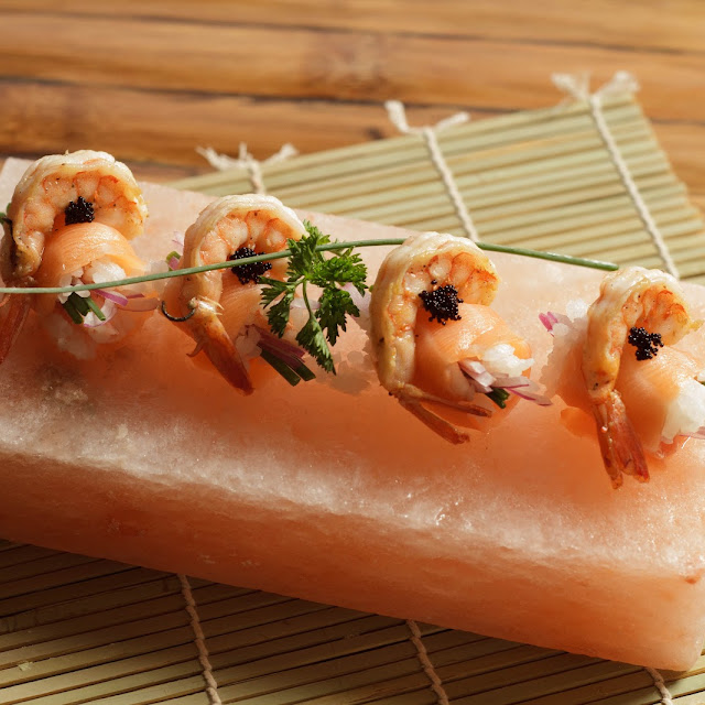 Sashimi Salmão Com Azeite Trufado Na Pedra de Sal