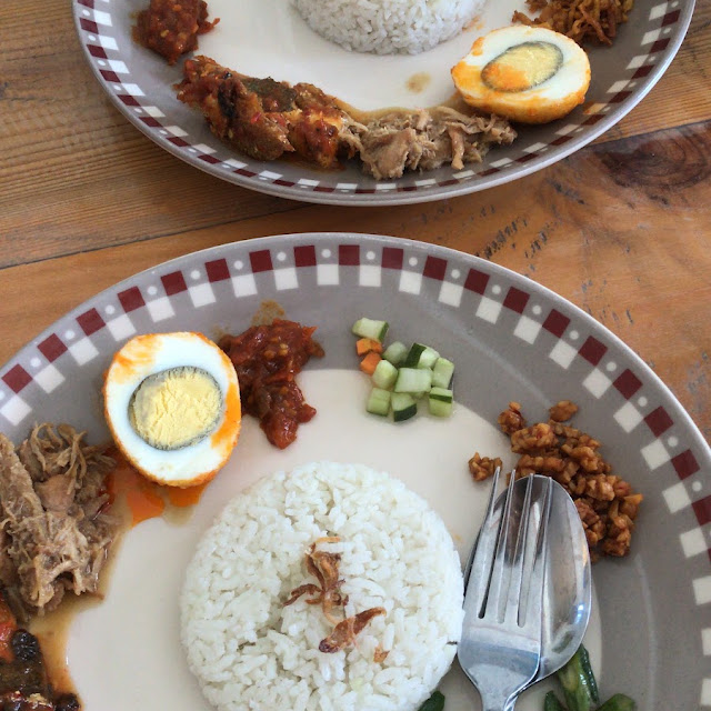 Teh Tarik & Nasi Lemak Komplit