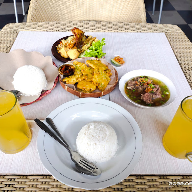 Paket Komplit Ayam Sop IGA Mendoan