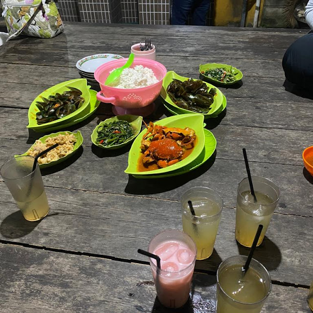Kepiting Jumbo Saos Padang Kerang Hijau Saos Asam Manis Dan Lada Hitam Cumi Crispy Cah Kangkung