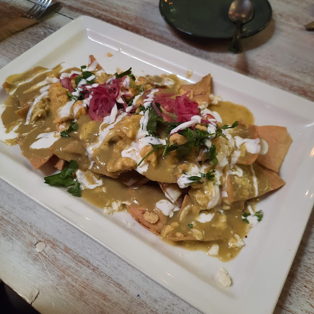 Chilaquiles Verdes Con Huevos Estrellados