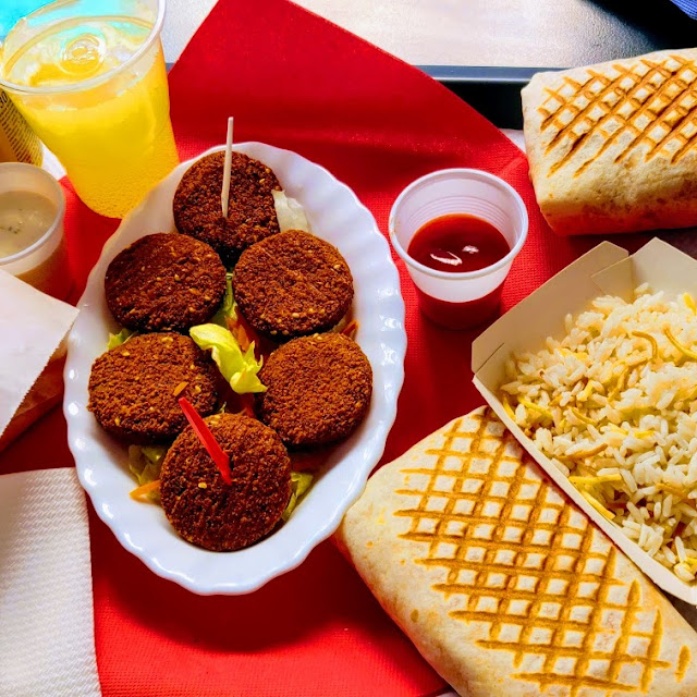 Tacos Con Guarnición Y Falafel