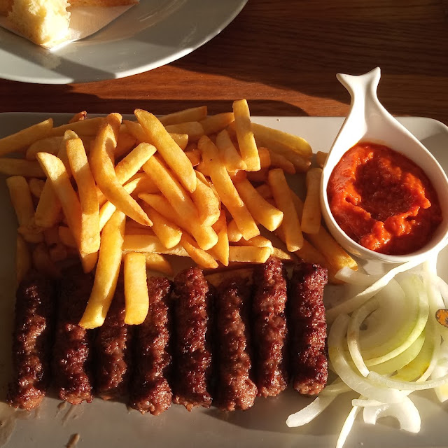Ćevapi Z Frytkami I Ajvarem