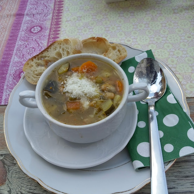 Mediterrane Gemüsesuppe
