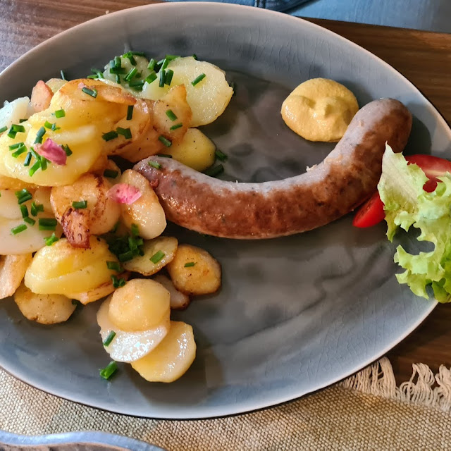Wild-wildkräuterbratwurst