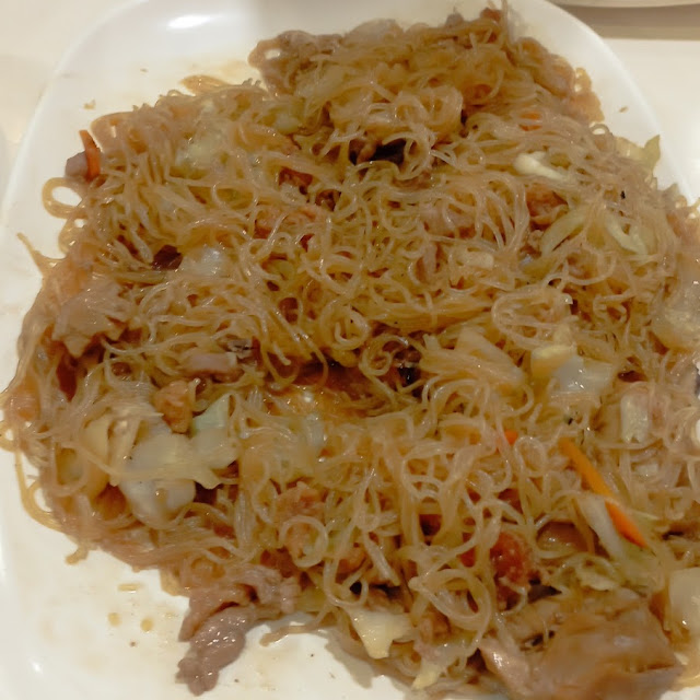 Bihon Guisado Chicken and Pork
