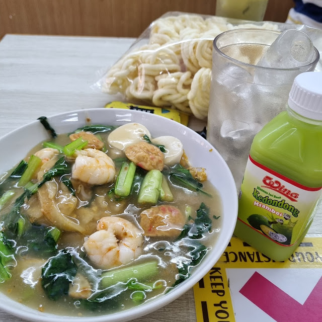 Kwetiaw Siram Seafood Dan Jus Kedongdong