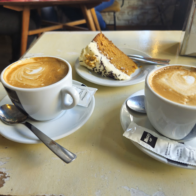 Capuccinos Bizcocho Zanahoria Y Tarta Moka Avellana