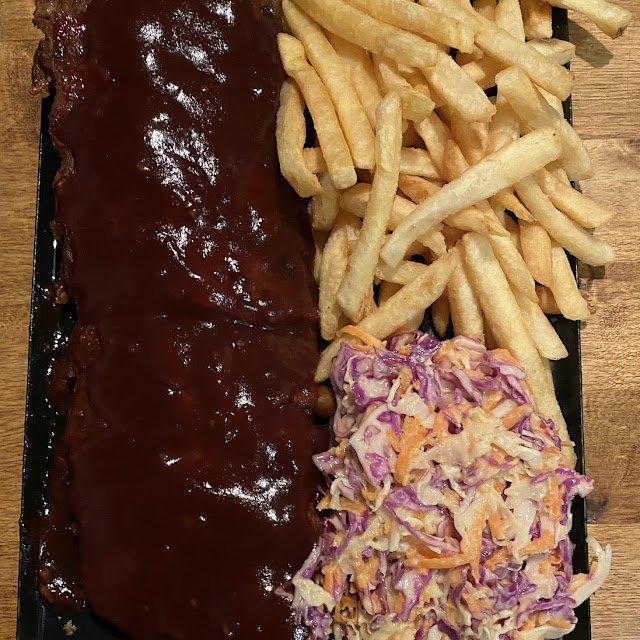 Acompañado de Ensalada Y Papas