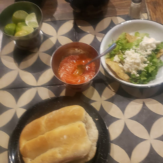 Torta de Carnitas Y Tacos Ahogados