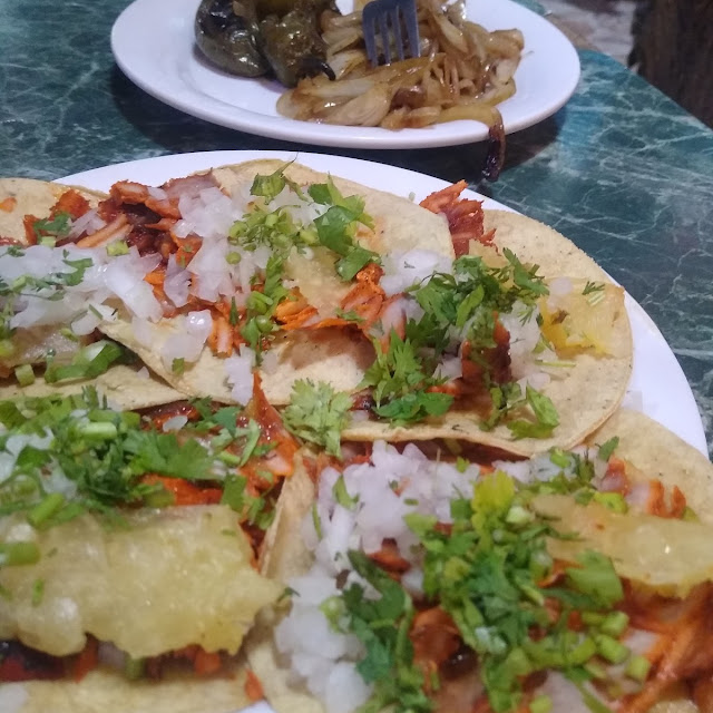 Tacos de Pastor Y Cebolla Caramelizada