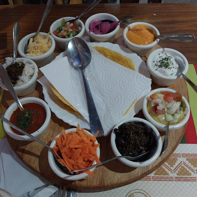 Tacos Con Pollo Y Carne