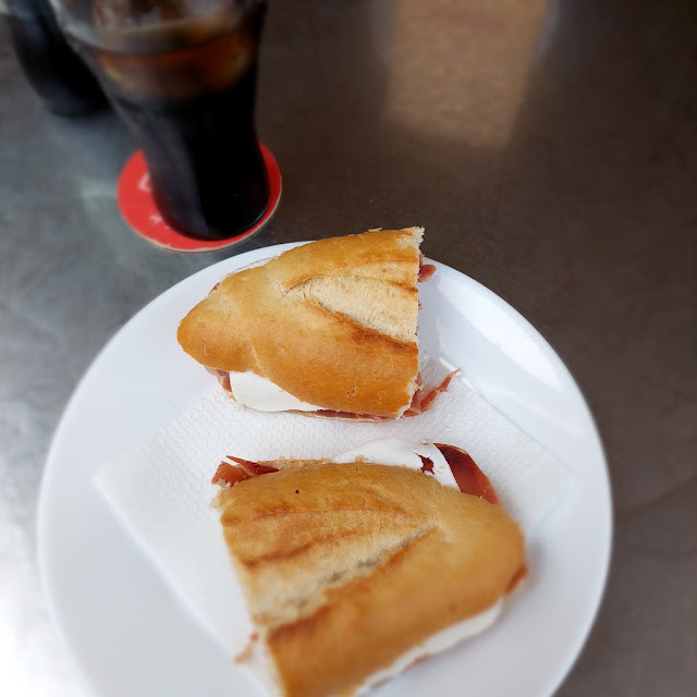Bocadillo Serrano Queso Blanco