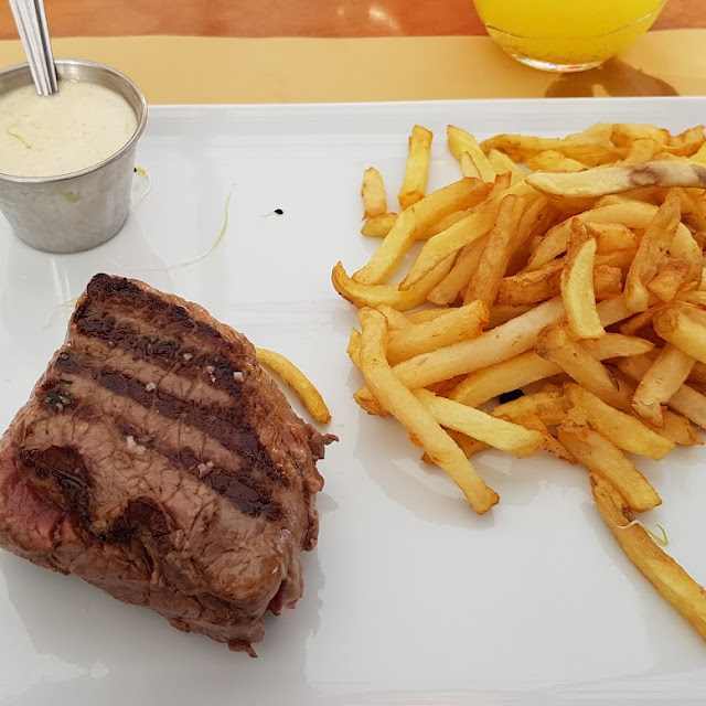 Pavé de Boeuf Sauce Roquefort Frites