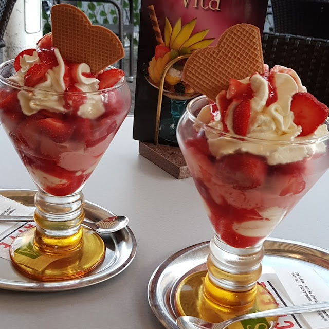 Erbeerbecher