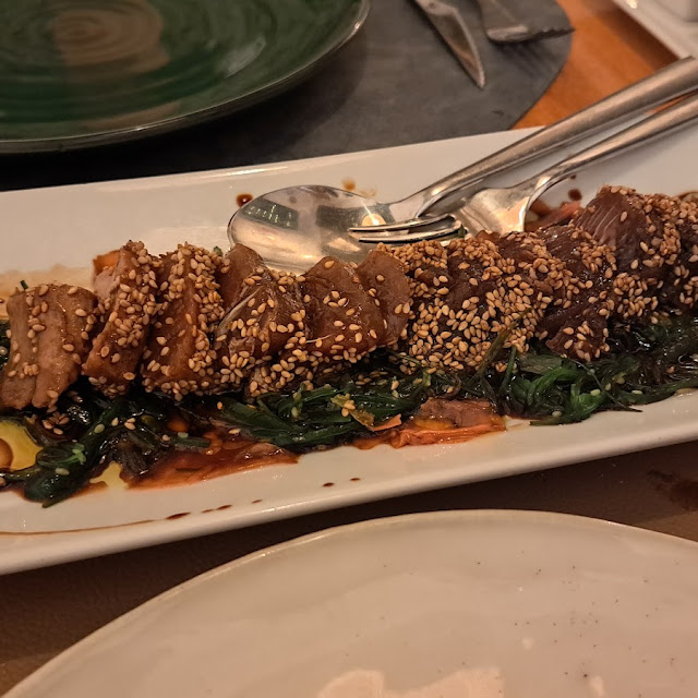 Tataki de Atún Y Alga Wakame - Tuna Tataki With Wakame Algae