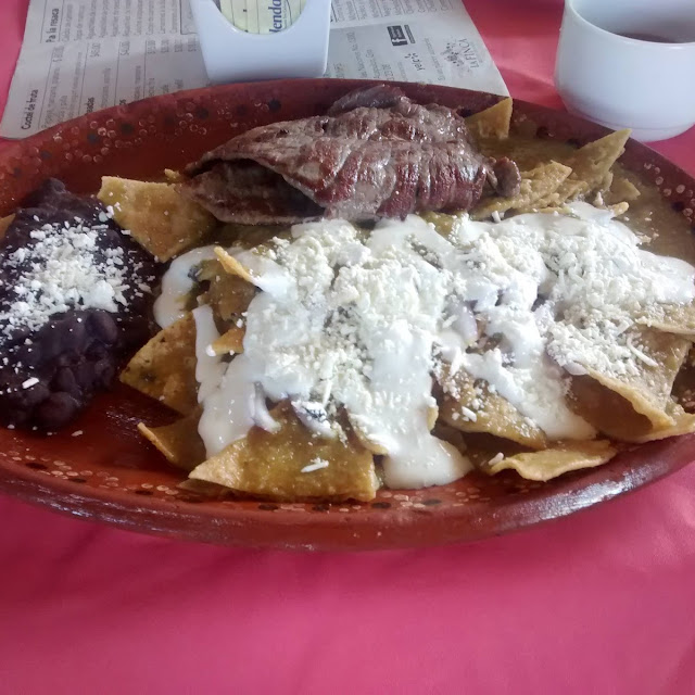 Chilaquiles Con Huevos Revueltos