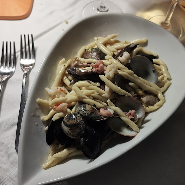 Strozzapreti Con Con Frutti Di Mare