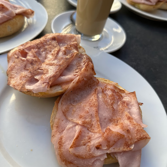 Tostada de Aceite Y Lacón A la Gallega