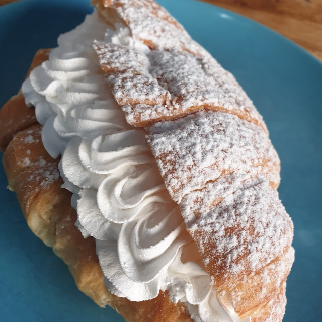Croissant Con Nata