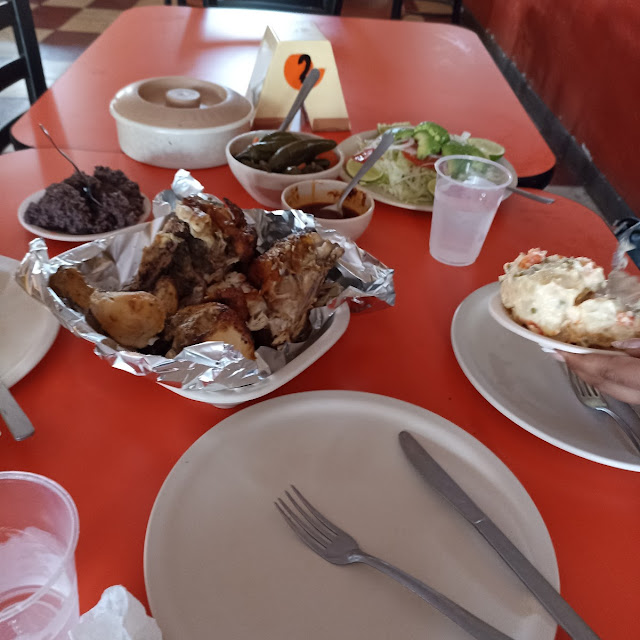 Pollo Rostizado Con Servicio Completo