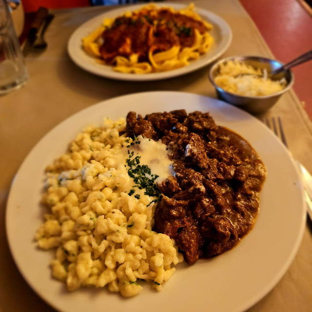 Goulash Húngaro Con Spaetzle