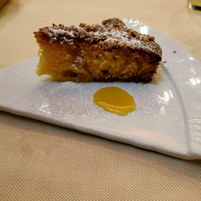Torta Con Mele Salsina Passion Fruit