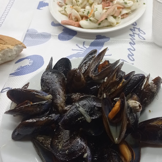 Cozze Néré E Insalata Di Mare