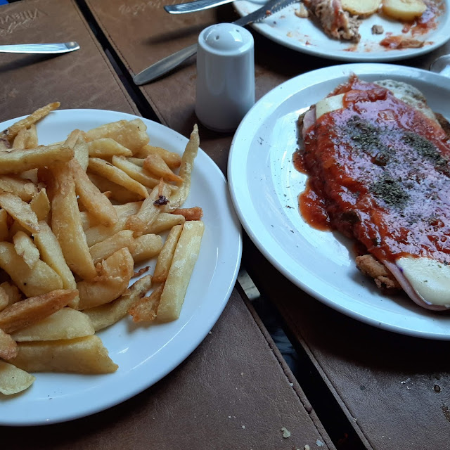 Milanesa A la Napolitana Con Papas Fritas