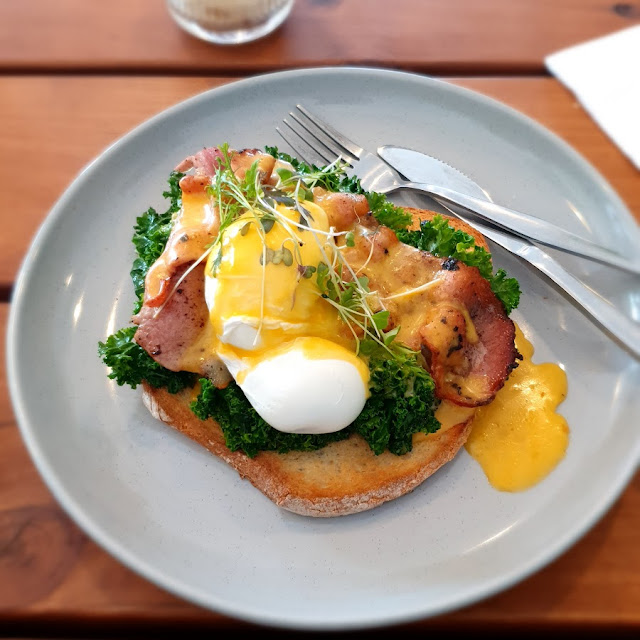 Eggs Benny