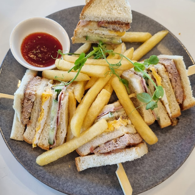 Deluxe Sandwich and Chips